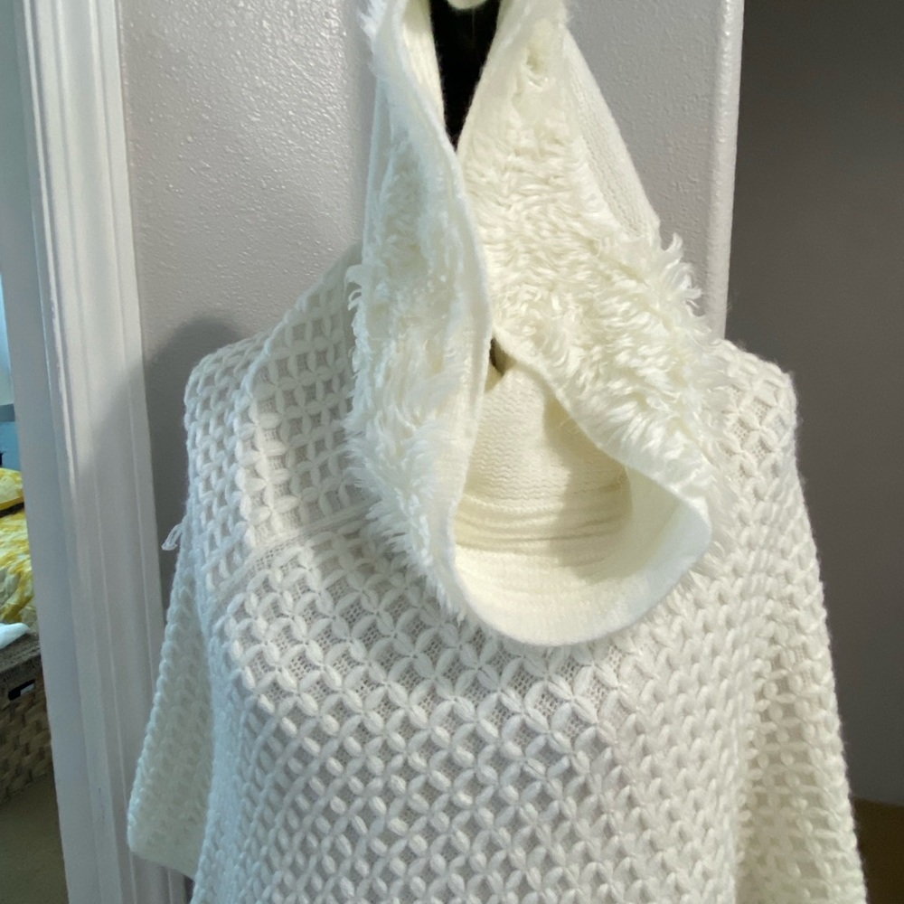 ‼️SALE ‼️ white poncho. NEW WITH TAGS